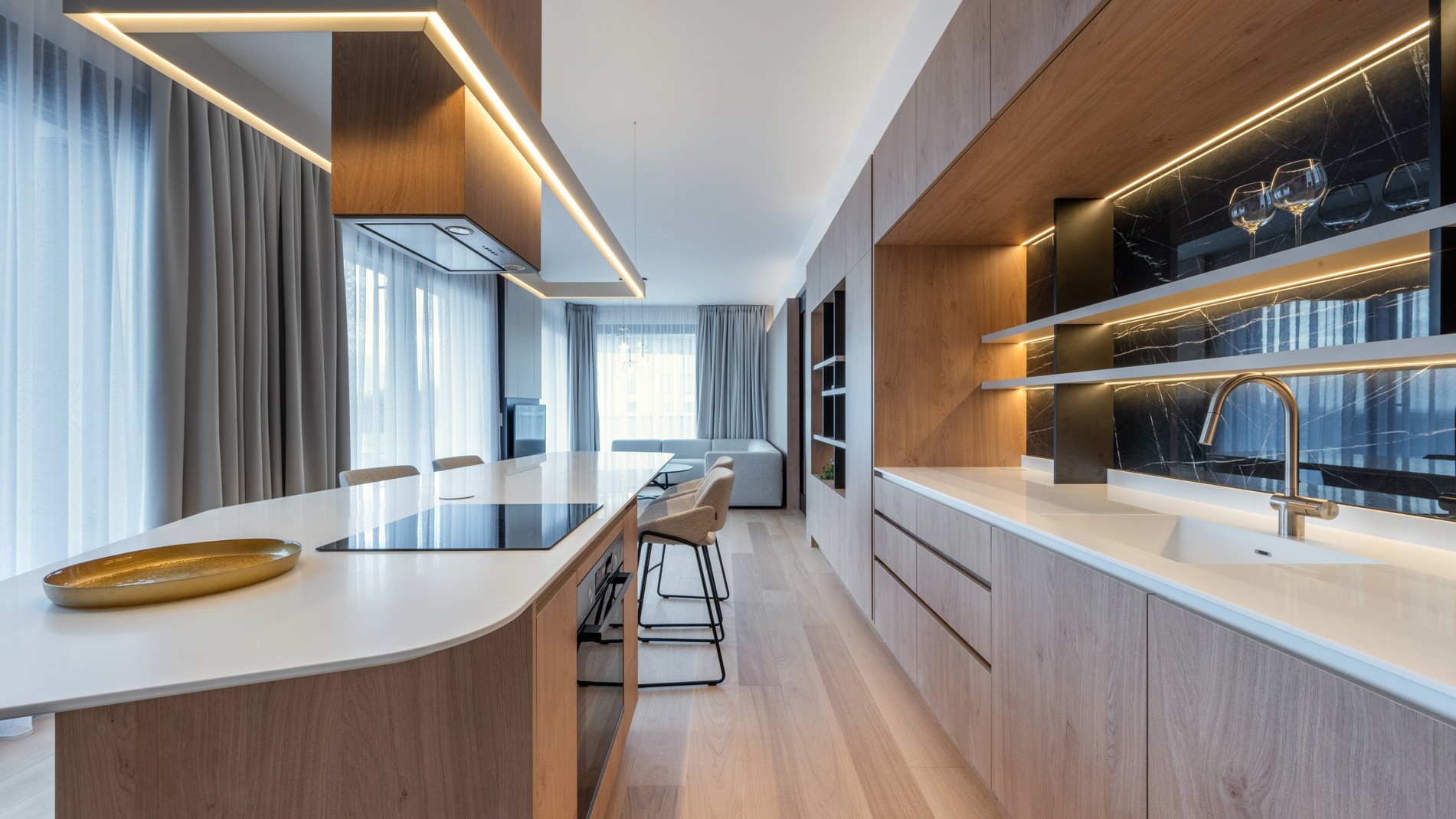 Minimalismus, kámen a výhled na Prahu: Byt, kde architektura ustoupila světlu