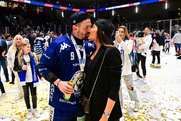 Jakub se Zorou při oslavách extraligového titulu
