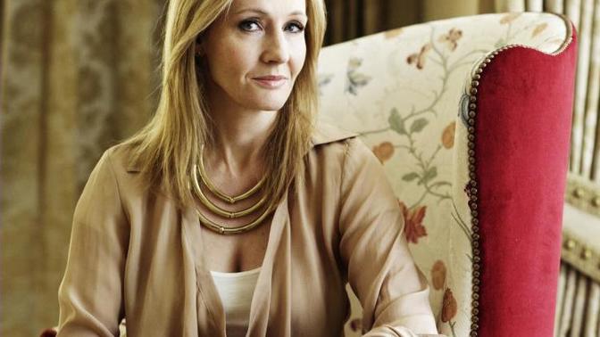 J. K. Rowling napsala novou knihu, a tentokrát pro dospělé!