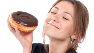 8 příznaků emočního hladu a jak se vymanit z přejídání