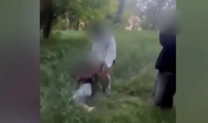 Teprve dvanáctiletá školačka prožívala v Mojmírovcích měsíce šikany.
