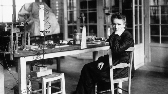 Geniální vědkyně, která změnila postavení žen: Marie Curie-Skłodowská se vdávala v laboratorním obleku, výzkum ji stál život