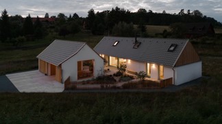 Pastelová odvaha na vesnici: Z víkendového domu plnohodnotný domov Pastelová odvaha na vesnici: Z víkendového domu plnohodnotný domov