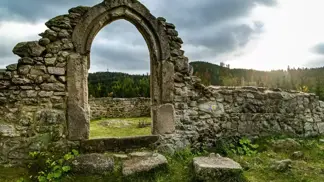 Chcete se bát? Dušičky lákají na dušičkové výlety po zajímavých hřbitovech a tajemných stezkách Chcete se bát? Dušičky lákají na dušičkové výlety po zajímavých hřbitovech a tajemných stezkách