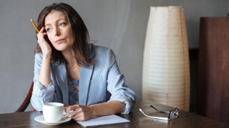 Laura (44): Mohla jsem se přetrhnout, abych byla dobrou matkou. Netušila jsem, že syn už dávno našel svou autoritu jinde