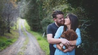 Místo miminka si pořídili štěně a jejich  fotografie se rychle staly virálními