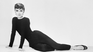 INSPIRACE: 4 nečekaně aktuální outfity ve stylu Audrey Hepburn