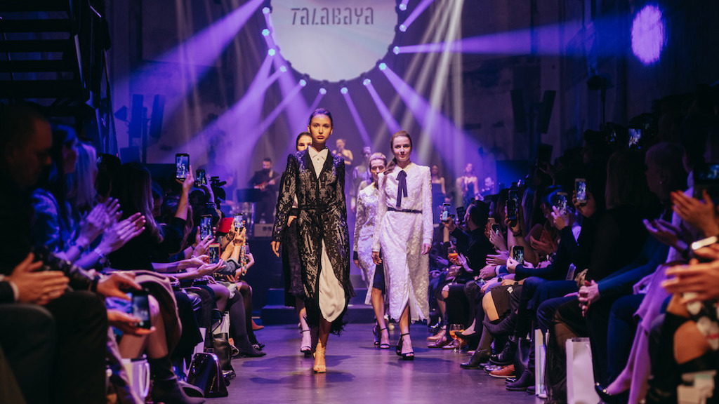 Hvězdná noc v Pražské křižovatce. Na Fashion Stars Night představilo kolekci pět módních návrhářek