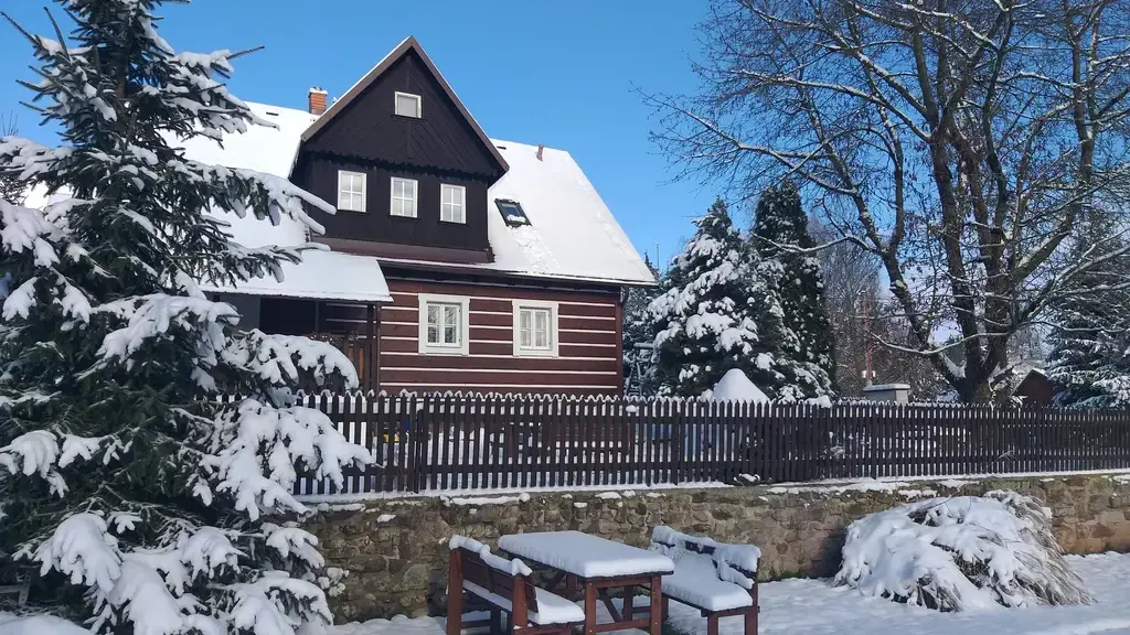 Chalupa nad Popelkou láká na ticho, zelené stráně a wellness, které má duši Chalupa nad Popelkou láká na ticho, zelené stráně a wellness, které má duši