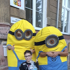 Chlapci mají postižení.