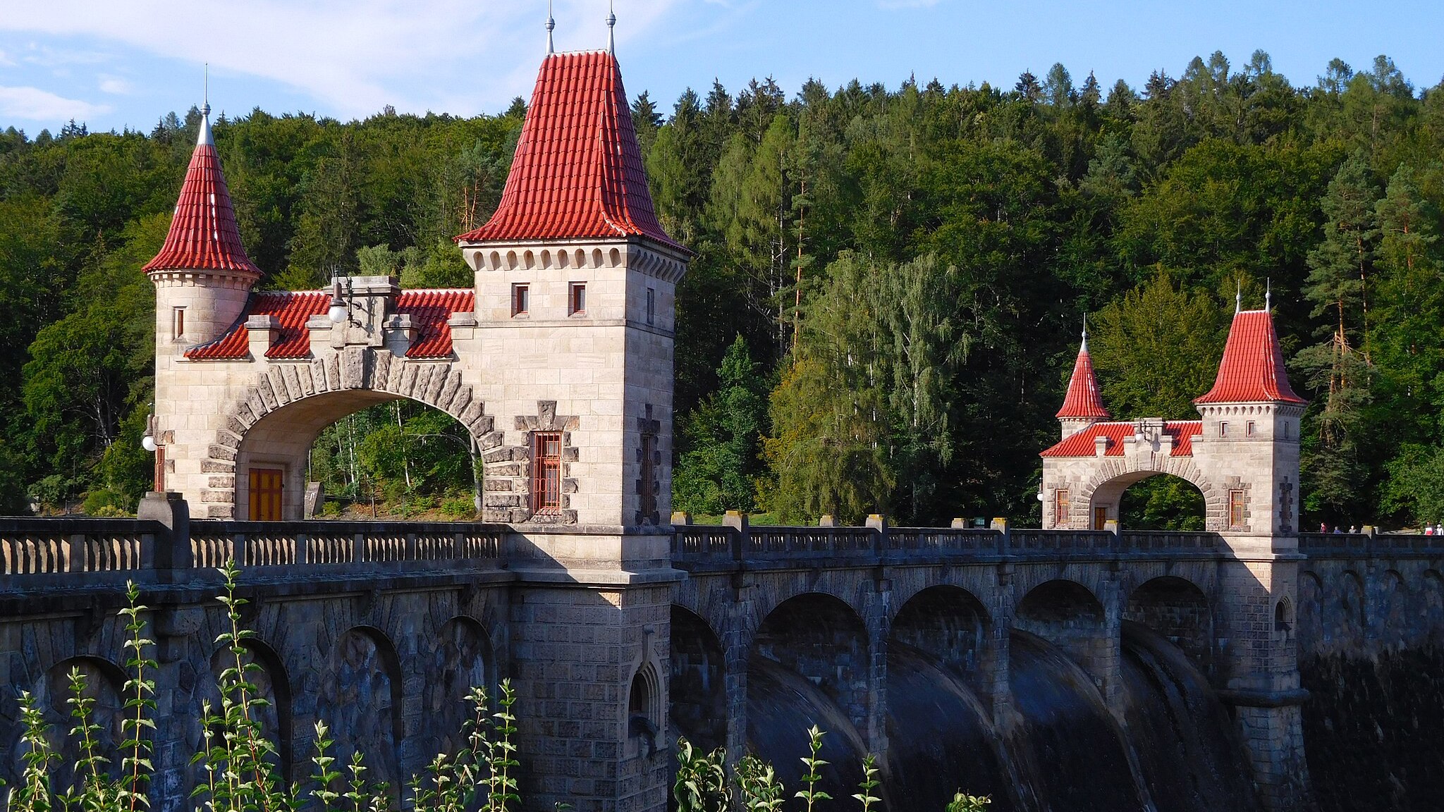 Na výletě ze Dvora Králové na hrad Pecka je toho spoustu k vidění. 
