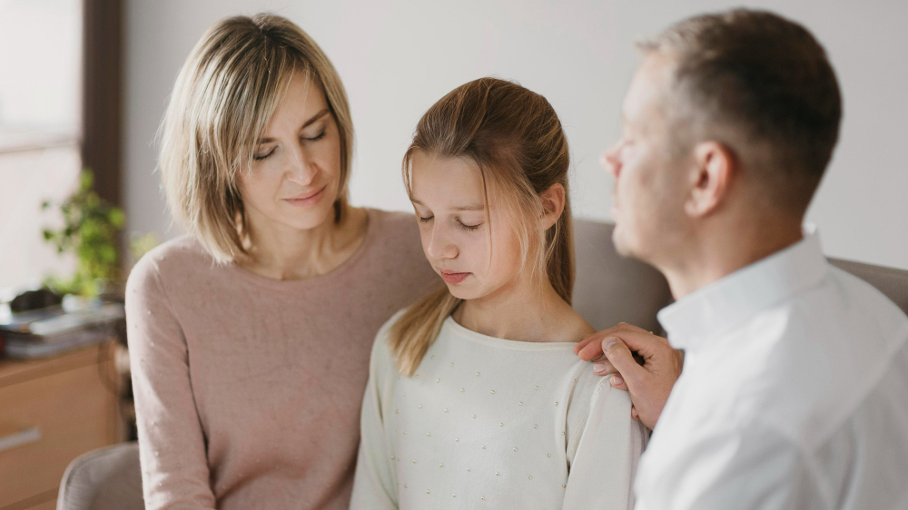 Overparenting má negativní vliv na mentální zdraví dětí, tvrdí nejnovější studie.