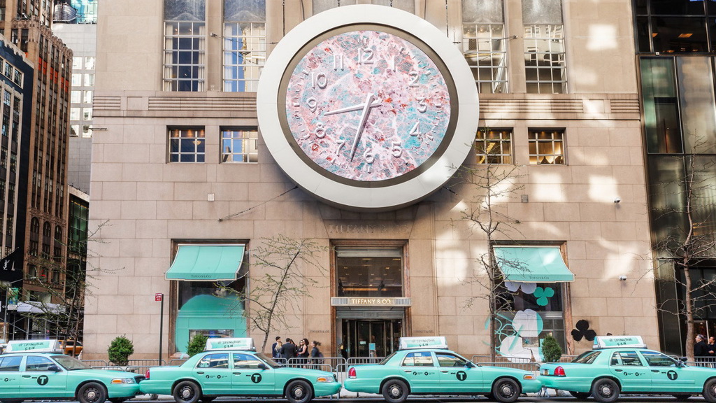 New York se oblékl do Tiffanyho modré