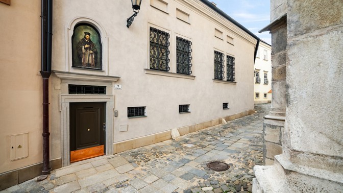 Tajemství Kanovnického domu: Středověké hradby i moderní architektura v srdci Brna