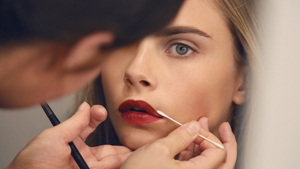 ZÁKLADY LÍČENÍ: 8 fíglů slavné vizážistky pro bezchybný make-up