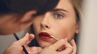 ZÁKLADY LÍČENÍ: 8 fíglů slavné vizážistky pro bezchybný make-up ZÁKLADY LÍČENÍ: 8 fíglů slavné vizážistky pro bezchybný make-up