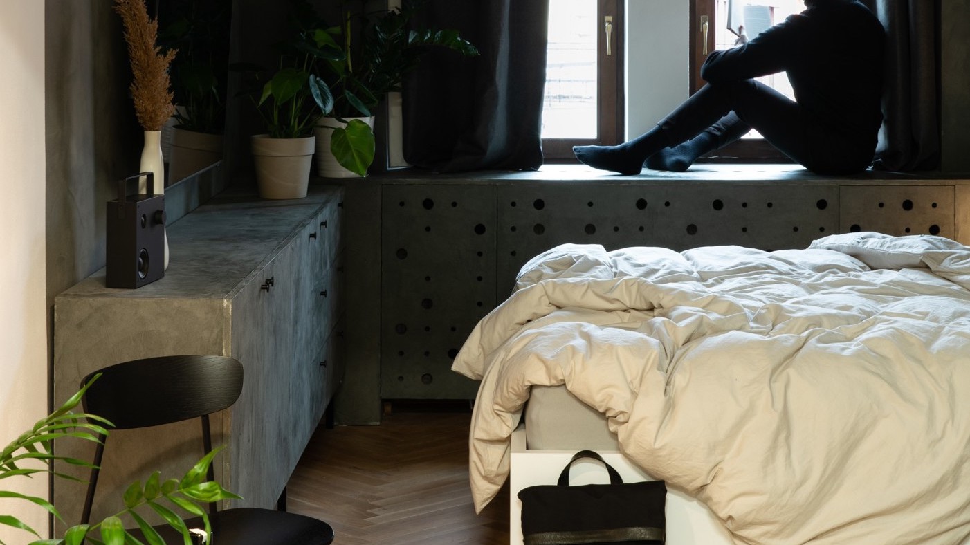 Zapomeňte na stereotypní design: Tento mini byt v Libni se stal symbolem revoluce bydlení