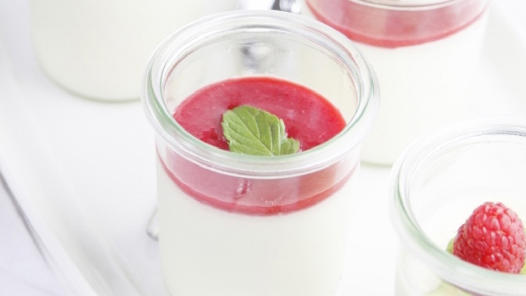 Smetanové pokušení: Panna cotta s malinami