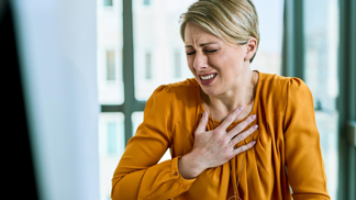 Syndrom zlomeného srdce skutečně existuje, postihuje hlavně ženy
