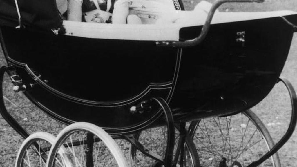 Před 20 lety zemřela princezna Diana. Připomeňme si její život v obrazech Před 20 lety zemřela princezna Diana. Připomeňme si její život v obrazech