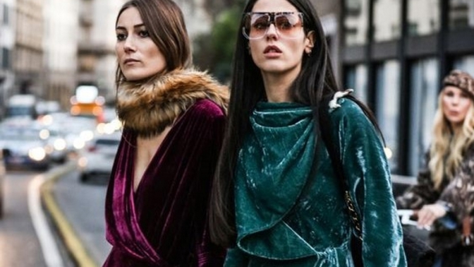 10 celebrit, které oblékly samet jako nový trend letošního podzimu
