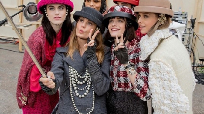 5 nejlepších momentů z pařížského fashion weeku 5 nejlepších momentů z pařížského fashion weeku