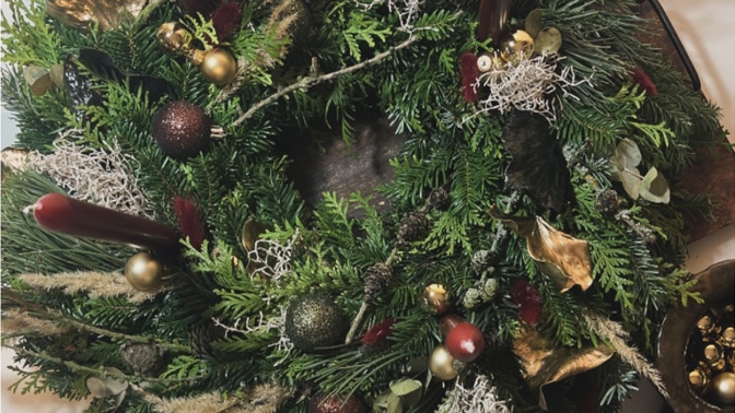 Snadný návod na adventní věnec.
