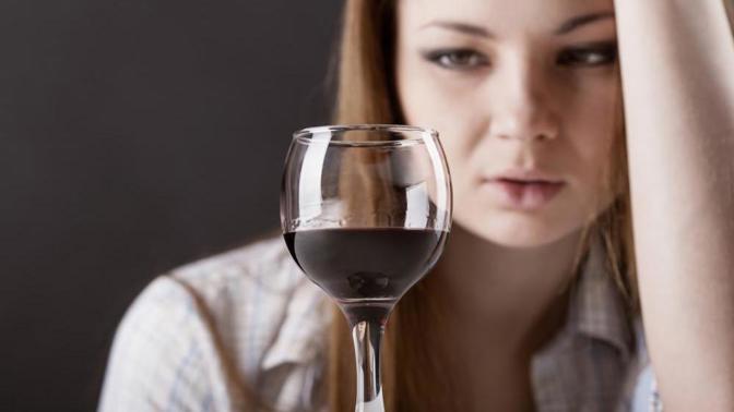 Bez alkoholu nejsem schopná fungovat. Je to i váš případ?