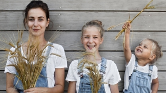 INSPIRACE: Matka dvou dcer se s nimi fotí na Instagram ve stejném oblečení