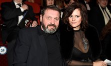 Ornella s Pepou zvolili na premiéru černou barvu. Nutno dodat, že Ornelly účes připomínal upírku z 19. století. Její kadeřník Christopher Yves Reichmann je opravdu šikovný.