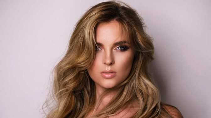 Medová blond