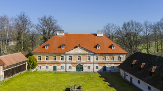 Zámek v Kundraticích je na prodej
Zámek v Kundraticích je na prodej