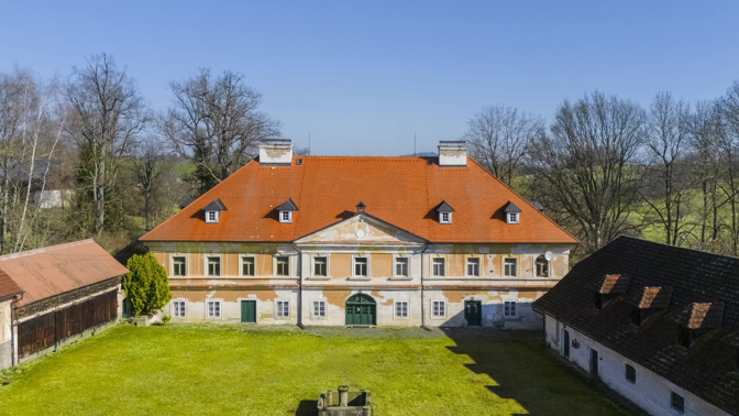 Zámek v Kundraticích je na prodej
Zámek v Kundraticích je na prodej