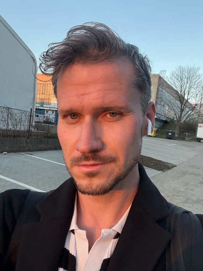 O své postřehy a tipy z bydlení v hostelech a přes Airbnb se Jiří Sádek pravidelně dělí se svou komunitou na Instagramu. 