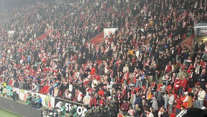 FOTO: Zasahovat museli těžkooděnci.