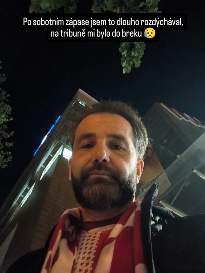 Po skončení derby bylo Jakubovi Kvášovskému na nic z chování fotbalových fanoušků.
