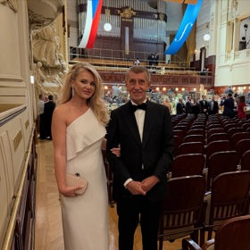 Monika Babišová s manželem na zahájení Pražského jara.