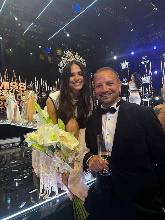 Podnikatel Tomáš Horáček s novou Miss Earth Czech Republic Hanou Dědkovou.