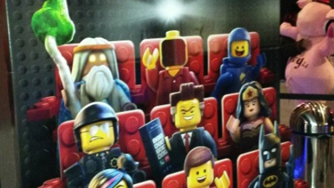 Lego ve filmu a v knížce: Příběh průměrňáka, který zachrání svět Lego ve filmu a v knížce: Příběh průměrňáka, který zachrání svět