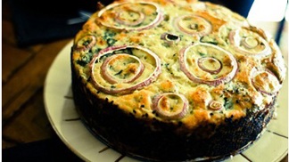 Skvělý recept: Upečte si slaný cibulový koláč!