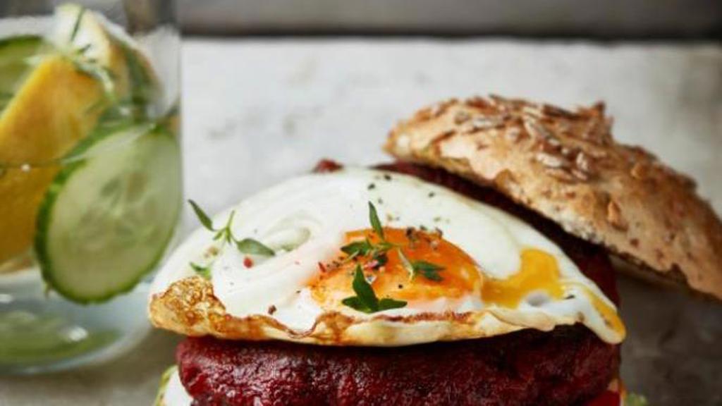 Burger z červené řepy s volským vokem