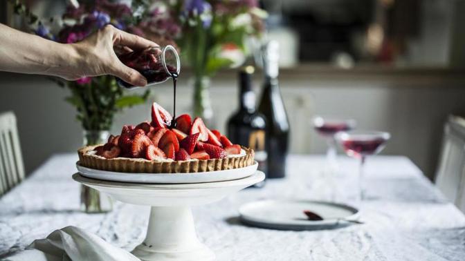 Recept: Jahodový dort s glazé z portského vína Recept: Jahodový dort s glazé z portského vína