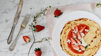 Recept: Bezlepkové palačinky s jahodami