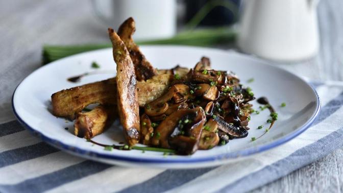Recept: Vepřová panenka s hořčicí a restovanými houbami Recept: Vepřová panenka s hořčicí a restovanými houbami
