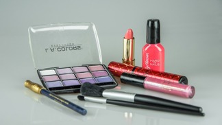 4 přísady, které by nikdy neměl obsahovat váš makeup