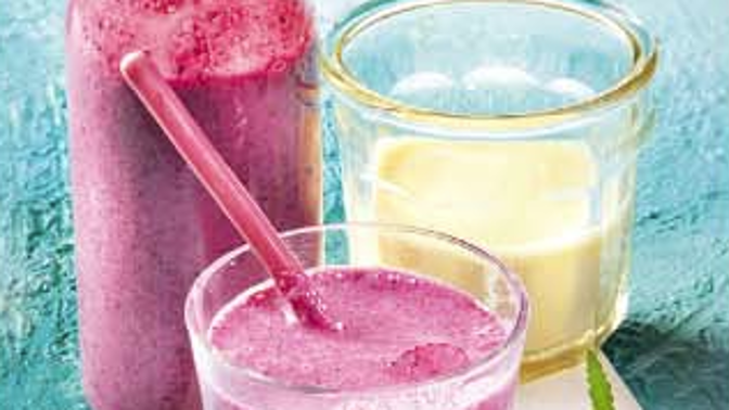 Letní osvěžení: Mléčný jahodový koktejl nebo sójový drink!