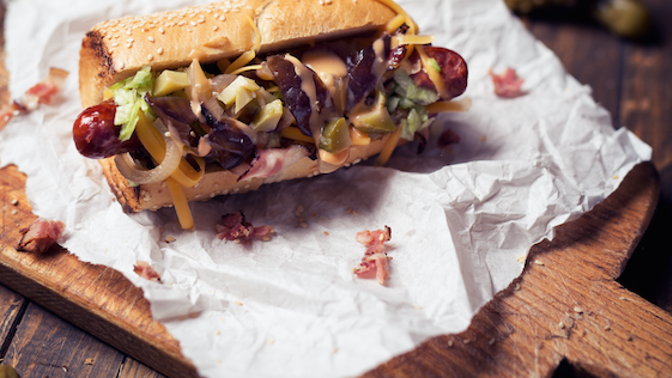 Hot dog je nový burger! Ochutnejte 4 skvělé varianty párku v rohlíku Hot dog je nový burger! Ochutnejte 4 skvělé varianty párku v rohlíku