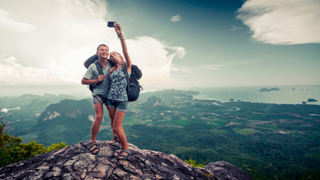 V roce 2015 zahynulo více lidí při pořizování selfie než v důsledku žraločího napadení