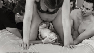 8 dechberoucích fotografií, které ukazují krásu porodu ve všech jeho formách