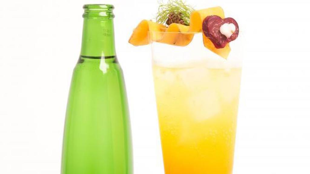 Mistrovství světa v nealko koktejlech Mattoni Grand Drink 2016 skončilo vítězstvím Slováka Ladislava Doboše. Čech Achim Šipl byl druhý.